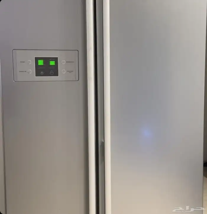 ثلاجهةLgمستخدمة استخدام نظيف جدا فيها 2باب الباب الاول ثلاجة 2