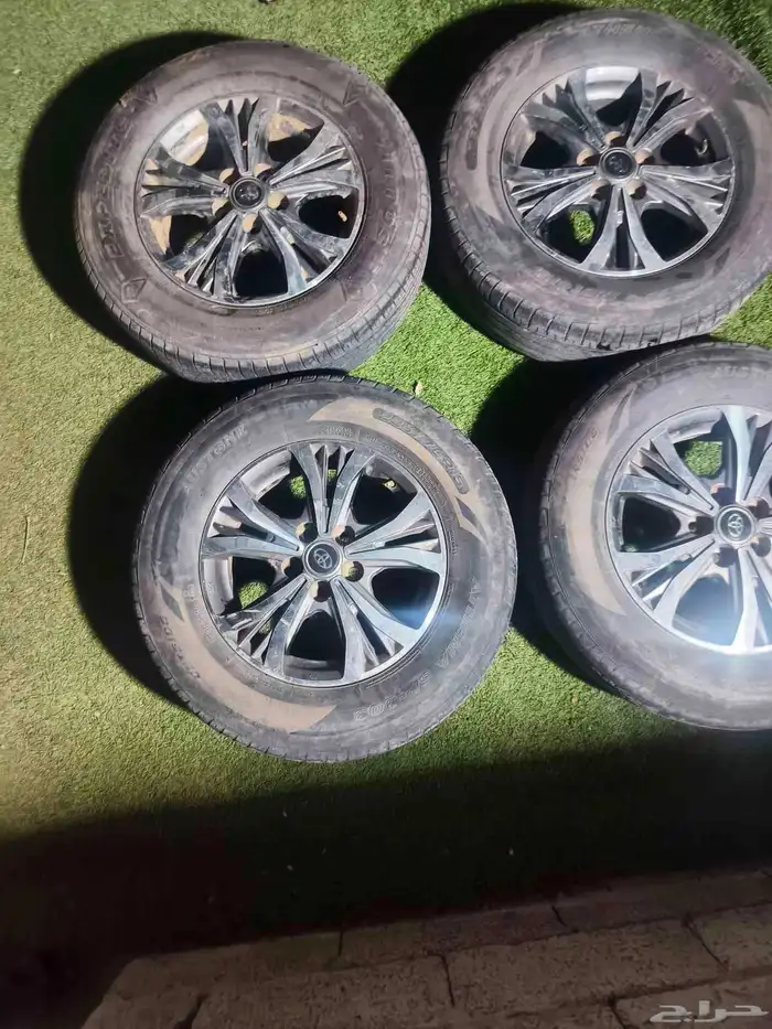 يوجد لدي طقم كفران مقاس 16 وكاله هايلكس 2014 2