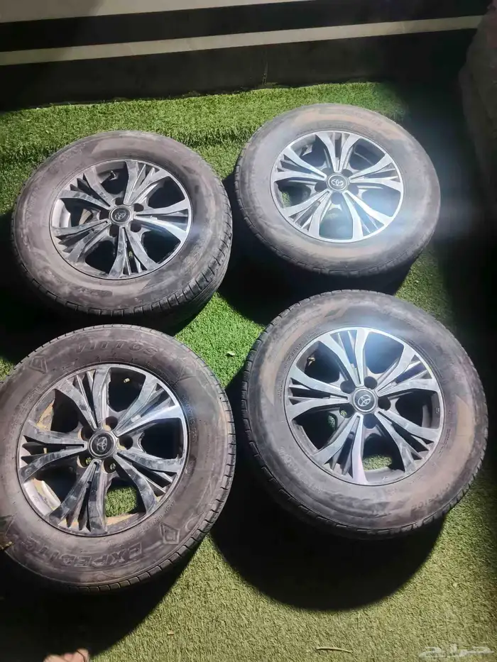 يوجد لدي طقم كفران مقاس 16 وكاله هايلكس 2014 3