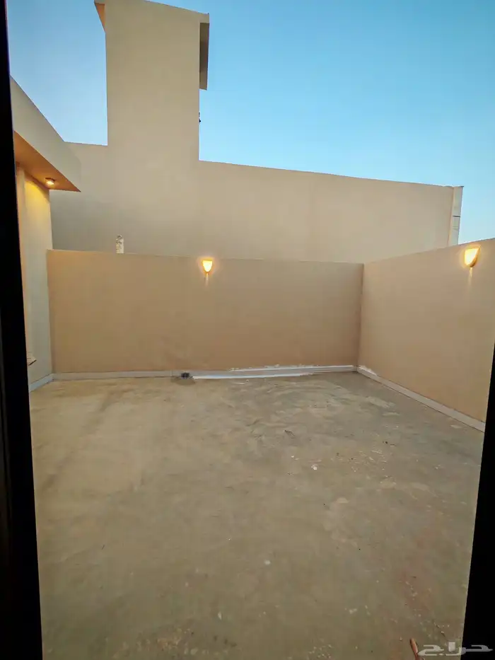 للبيع بحي الموسي روف علوي بلمحق من 750 الف تشطيب vip 20