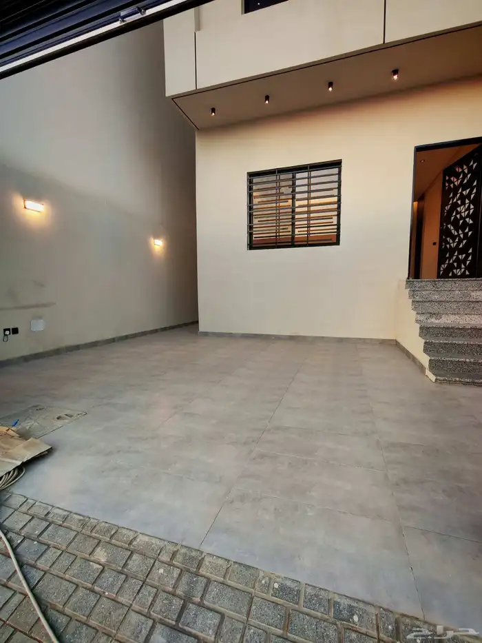 للبيع ارواف وادوار ارضي بحوش واسع بالقرب من ممشي الراقي 3