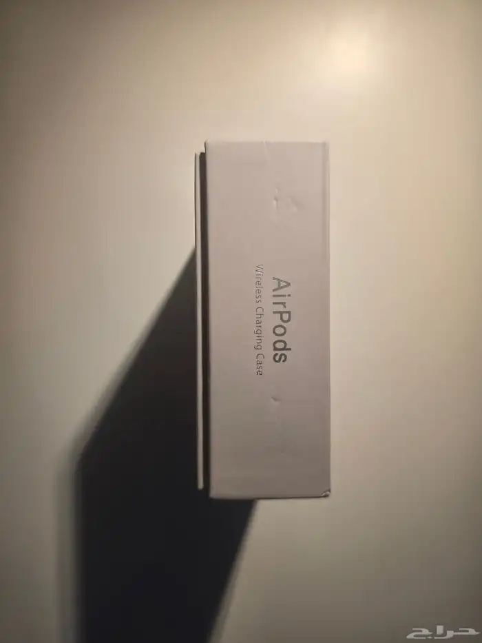 سماعة من شركة apple airpods رقم الموديلA2032 A2031A1938 3