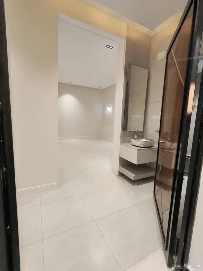 للبيع شقه علويه 6 غرف بسطح خاص ومصعد بالقرب من مطار ابها 4