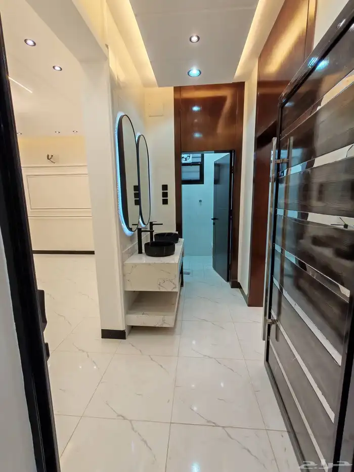 للبيع بأحد رفيده شقه علويه ب 500 الف بسطح خاص مصعد شغال 7