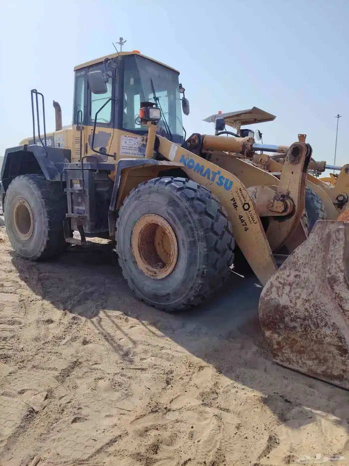 شيول كماتسو الحجم 380 الموديل 2004 شيول نظيف شغل على الشرط 1