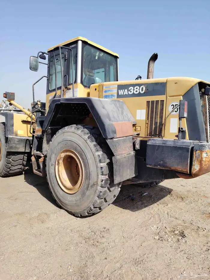 شيول كماتسو الحجم 380 الموديل 2004 شيول نظيف شغل على الشرط 0