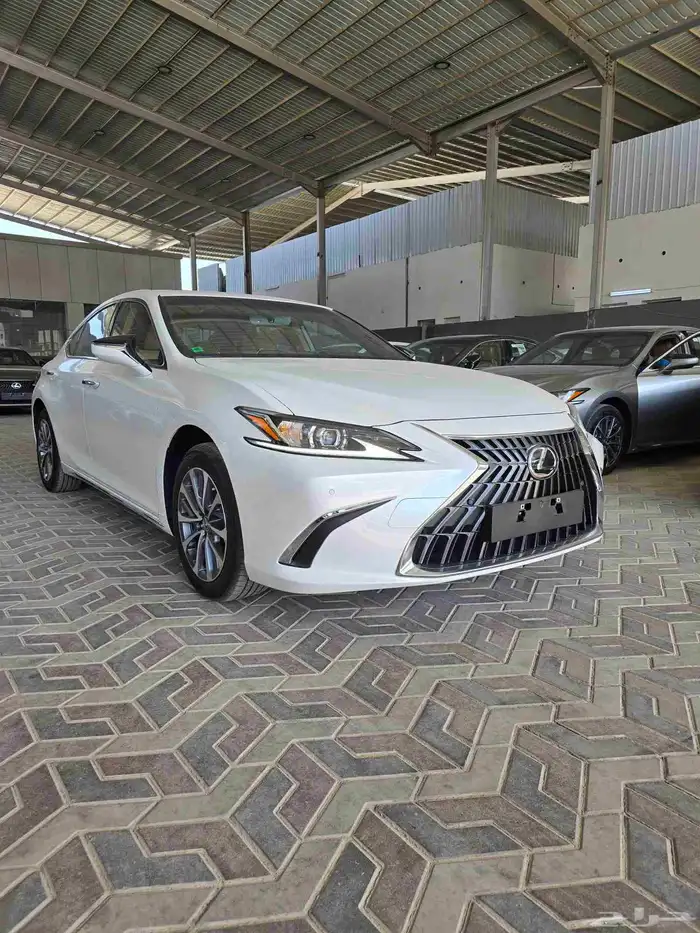 لكزس ES 250 AA موديل 2025 وارد الساير كتيب ضمان 11