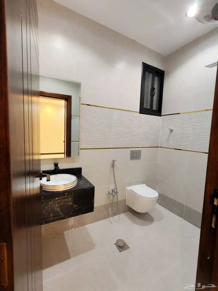 للبيع بحي الموسي روف علوي بلمحق من 750 الف تشطيب vip 16