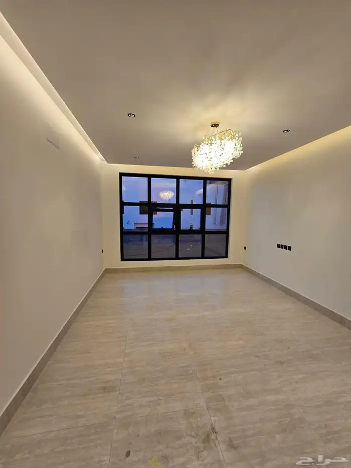 للبيع روف علوى وشقه ارضى بحوش ومدخل بالقرب من نادى ضمك 22