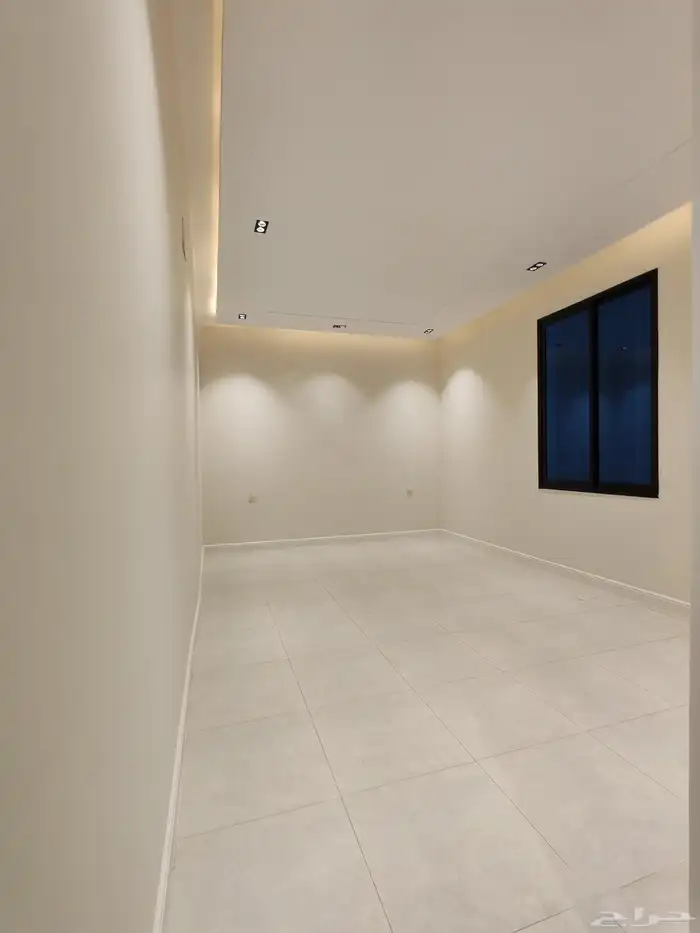 للبيع شقه علويه 6 غرف بسطح خاص ومصعد بالقرب من مطار ابها 17