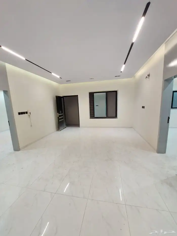 للبيع شقه تمليك أرضية نظم دبلكس حواش وكراج وسطح خاص 6