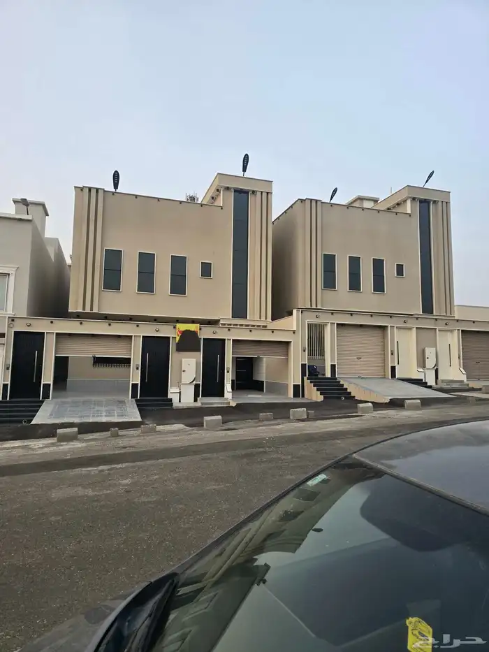 للبيع روف ارضى وروف علوى بحوش ومدخل سياره شغل شخصى 0