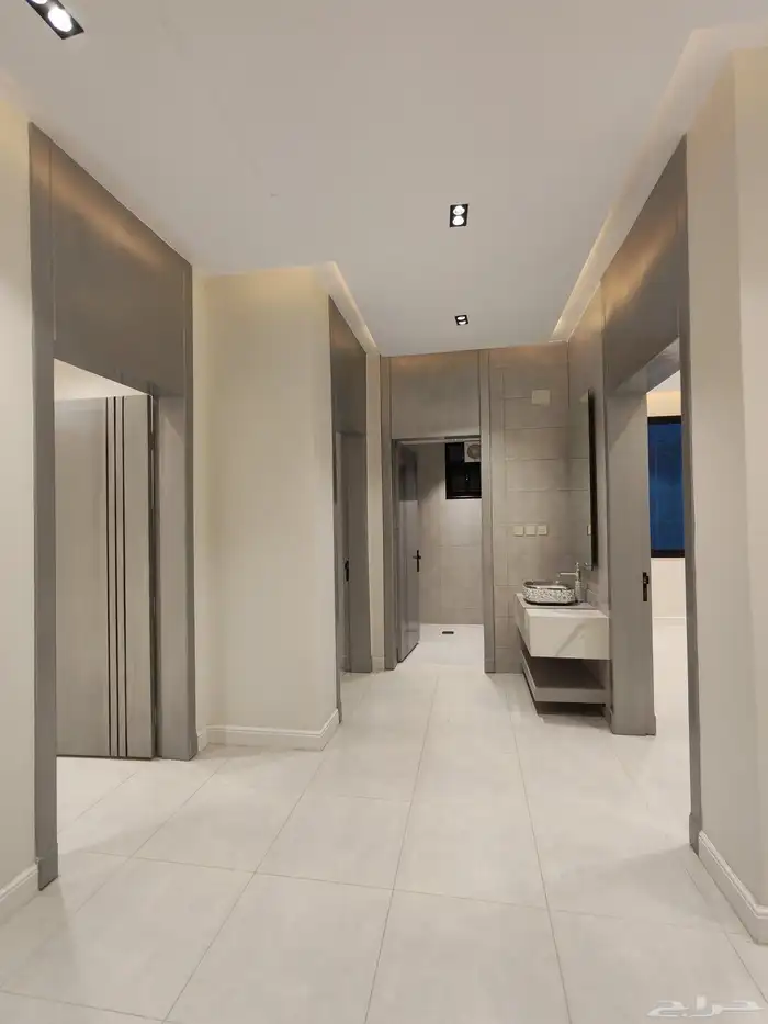 للبيع شقه علويه 6 غرف بسطح خاص ومصعد بالقرب من مطار ابها 12