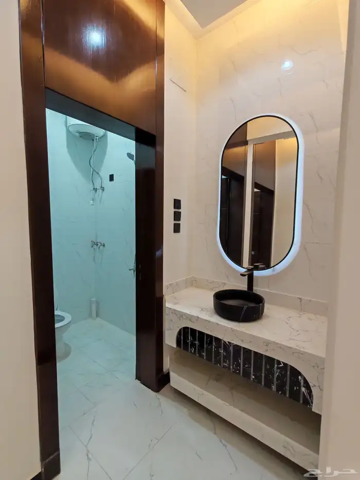 للبيع بأحد رفيده شقه علويه ب 500 الف بسطح خاص مصعد شغال 13