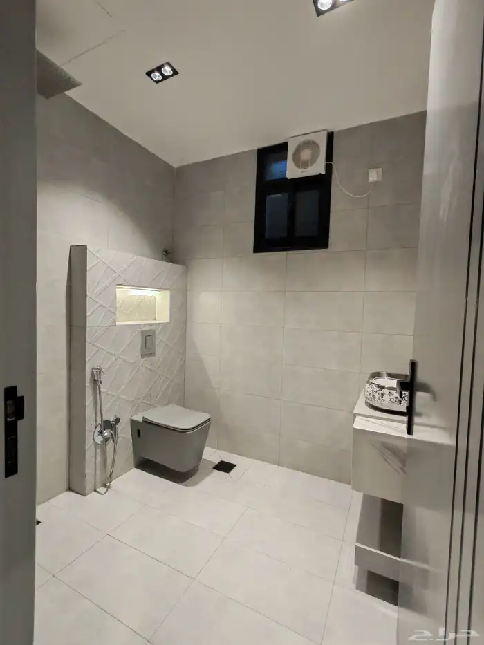 للبيع شقه علويه 6 غرف بسطح خاص ومصعد بالقرب من مطار ابها 16