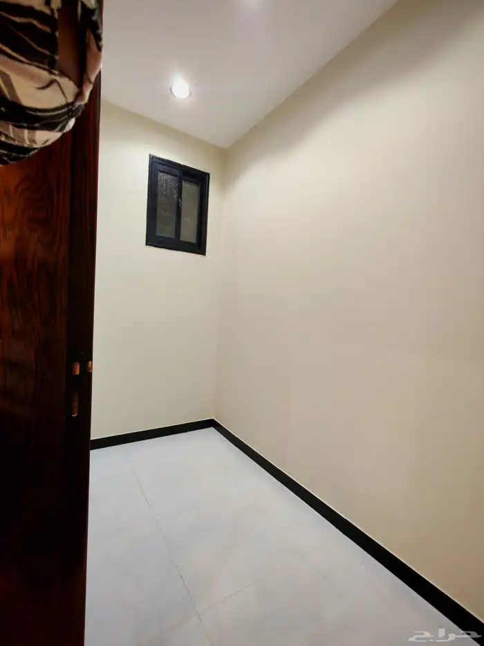 للبيع بحي الموسي روف علوي بلمحق من 750 الف تشطيب vip 8