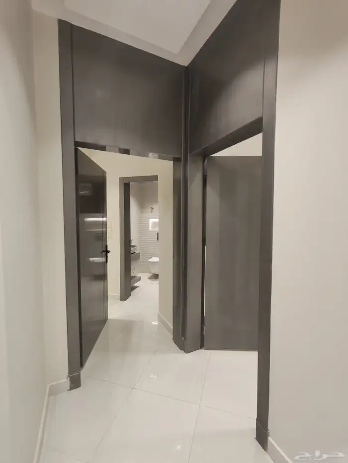 للبيع بحي التحليه شقق تمليك علوي ب 520 الف سطح خاص مصعد شغال 21