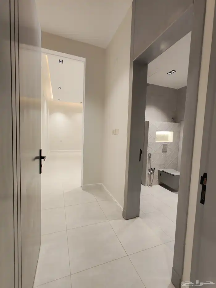 للبيع شقه علويه 6 غرف بسطح خاص ومصعد بالقرب من مطار ابها 15