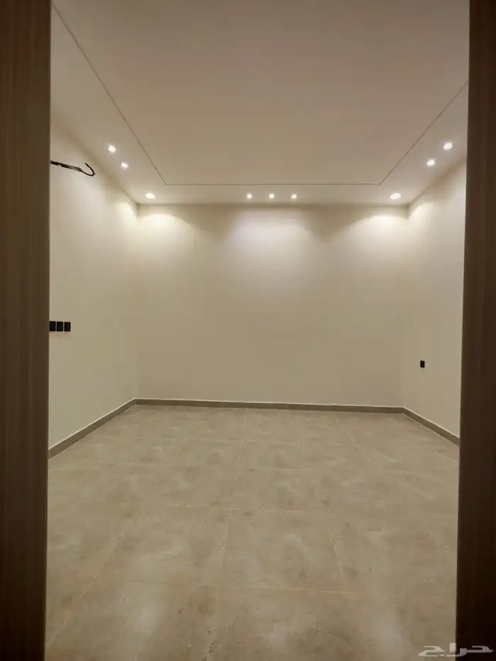 للبيع بحي الضيافه شقق تمليك علوي ب 520 الف سطح خاص مصعد شغال 18