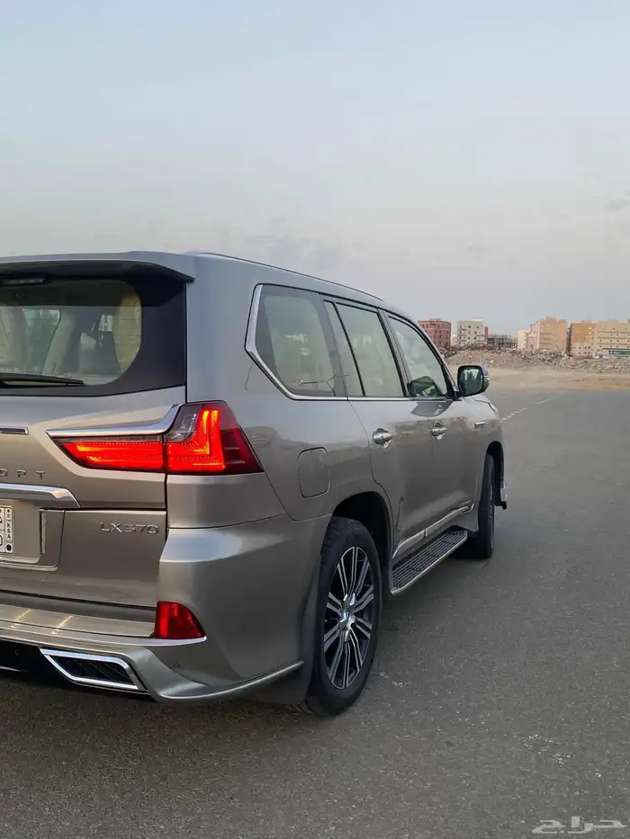 للبيع جيب لكزس 2017 2
