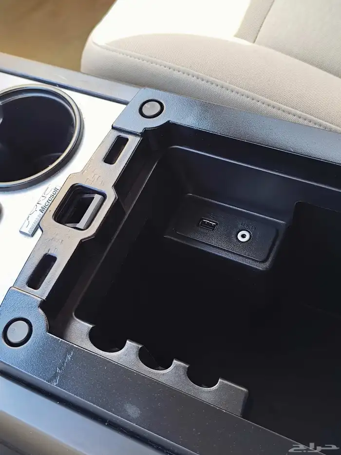 للبيع فورد اكسبديشن عائلية نظيفة بالاحساء 32