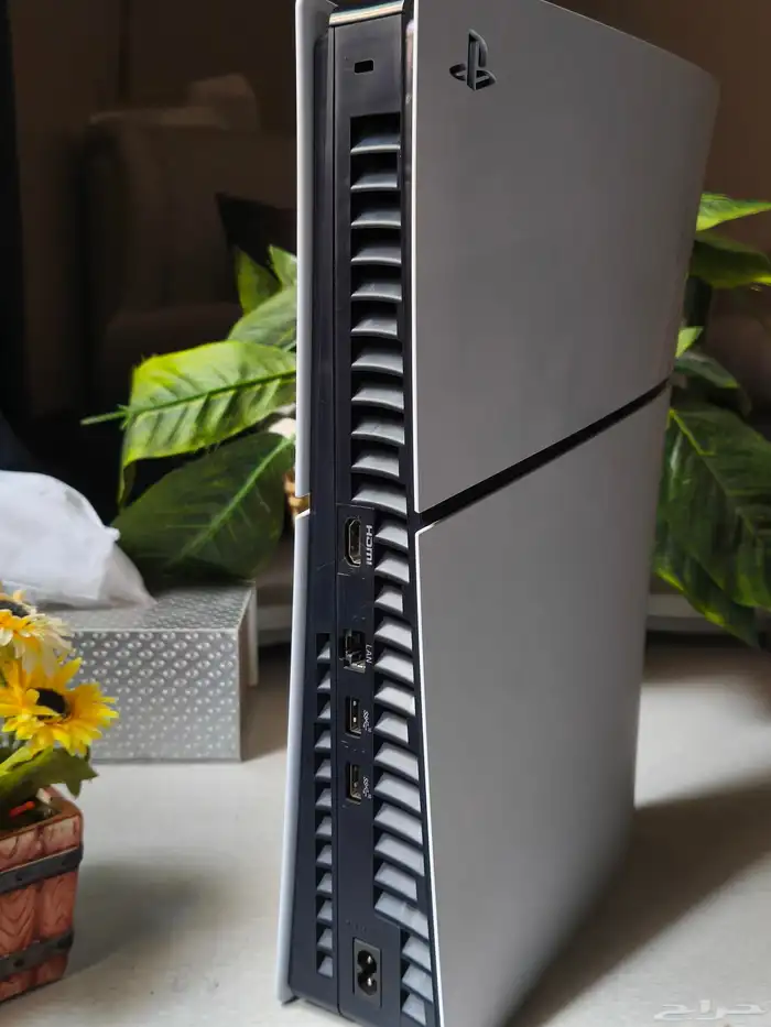 جهاز سوني 5 ديجتل نظيف جدا جدا كامل الملحقات ps5 digital 5