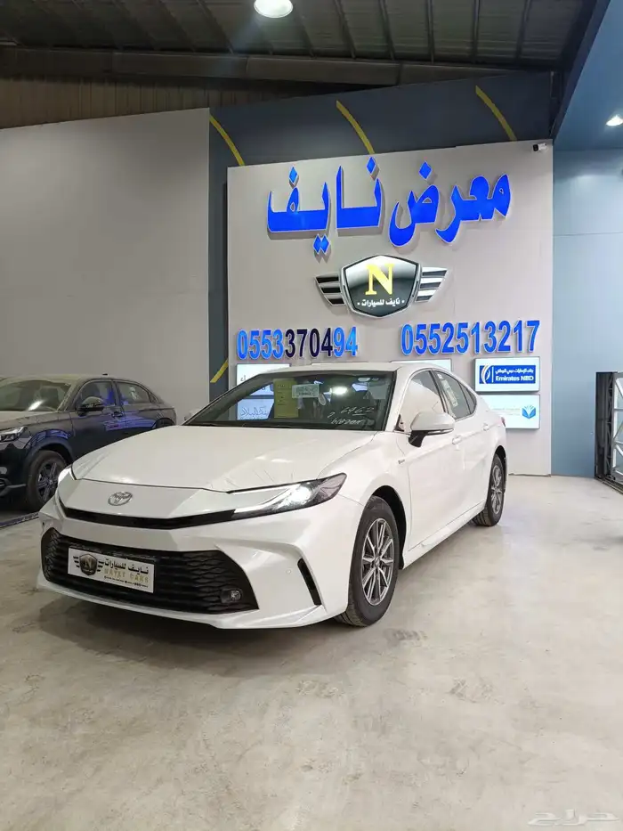 تويوتا كامري E هايبرد موديل 2025 1