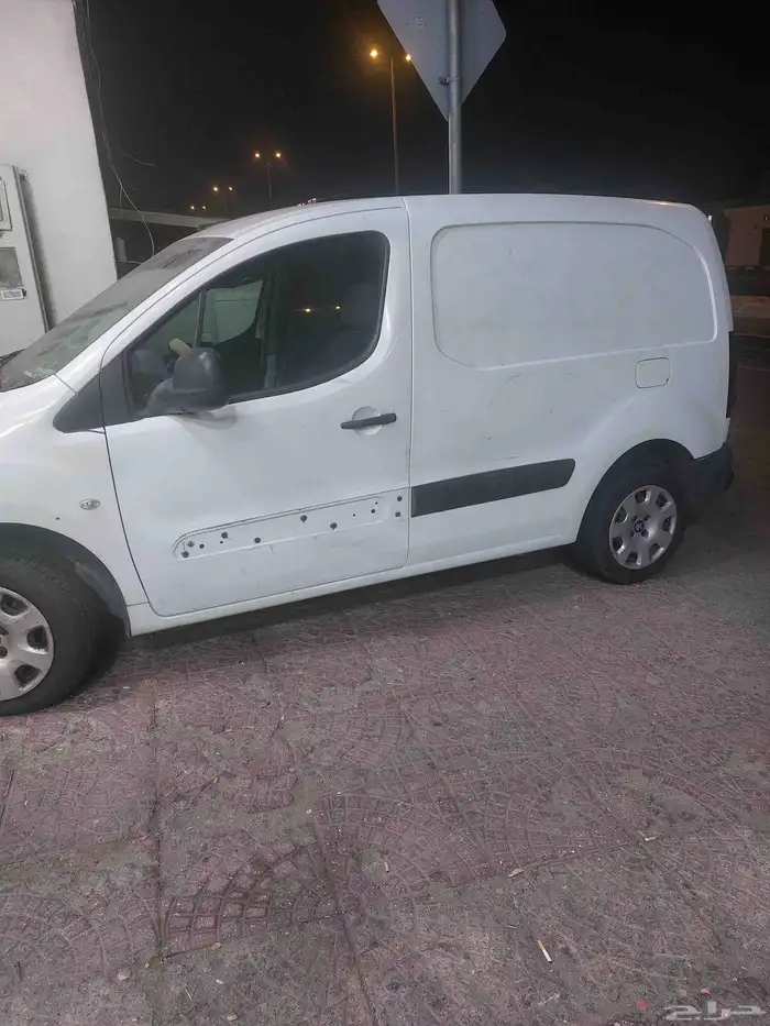 باص بيجو مديل 2016 مستعمل نظيف للبيع ع السوم او قابل للبدل 2