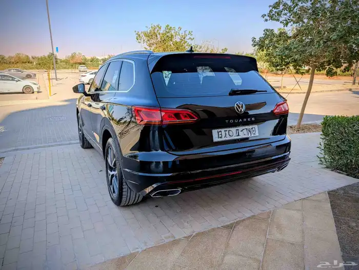 فخامة بنتلي بسعر منافس طوارق 2022 R-Line - ضمان ساماكو 2027 1