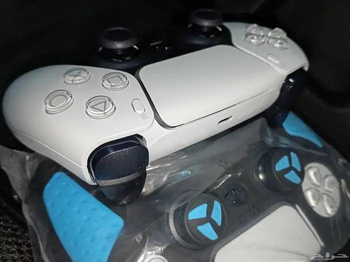 يدين كنترول بلايستيشن 5 جديدة 0
