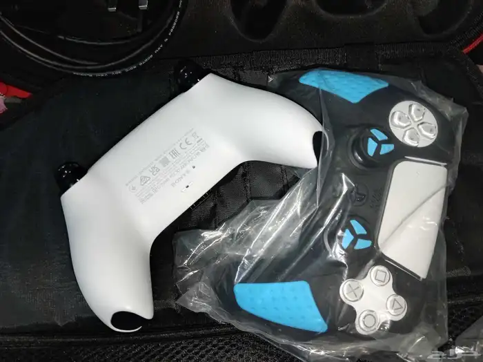 يدين كنترول بلايستيشن 5 جديدة 1
