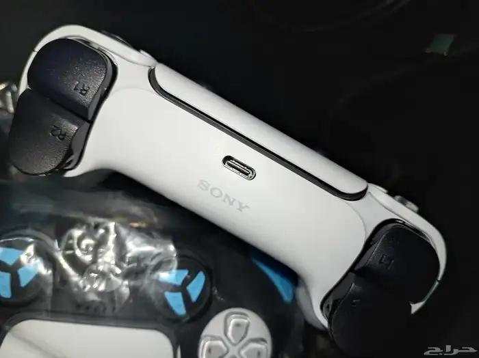 يدين كنترول بلايستيشن 5 جديدة 2