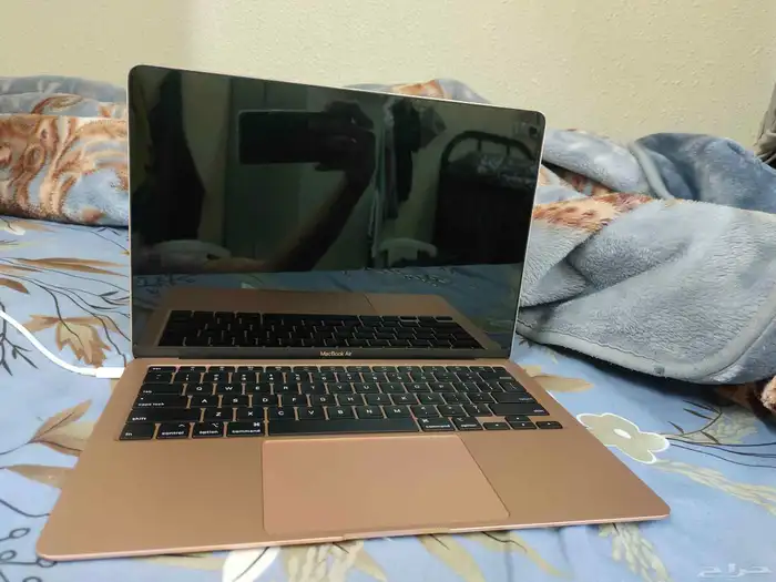 MacBook Air M1 2020 With Charger Excellent condition 7