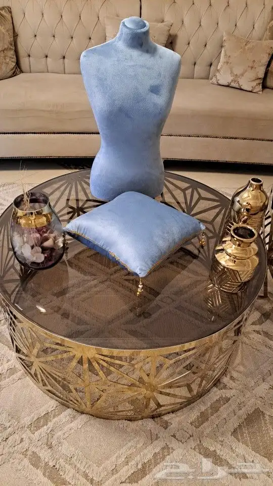 مانيكان نسائي للمجوهرات مع مخده لعرض التاج والذهب الفخم 5