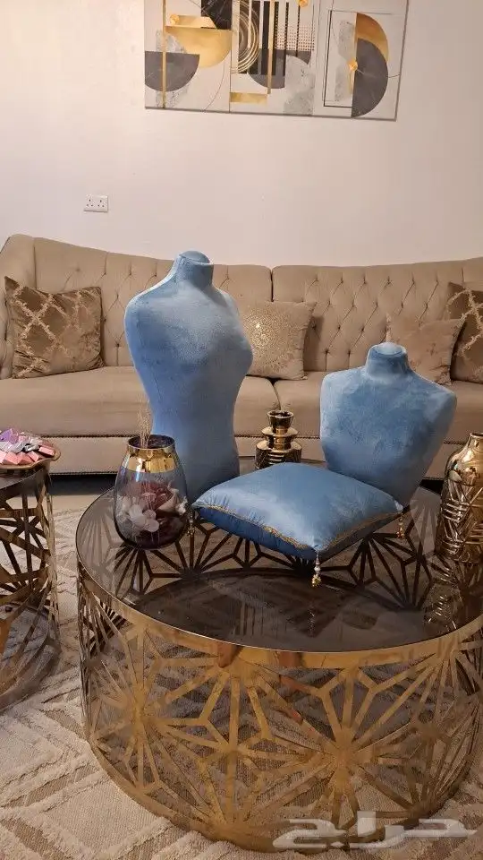 مانيكان نسائي للمجوهرات مع مخده لعرض التاج والذهب الفخم 7