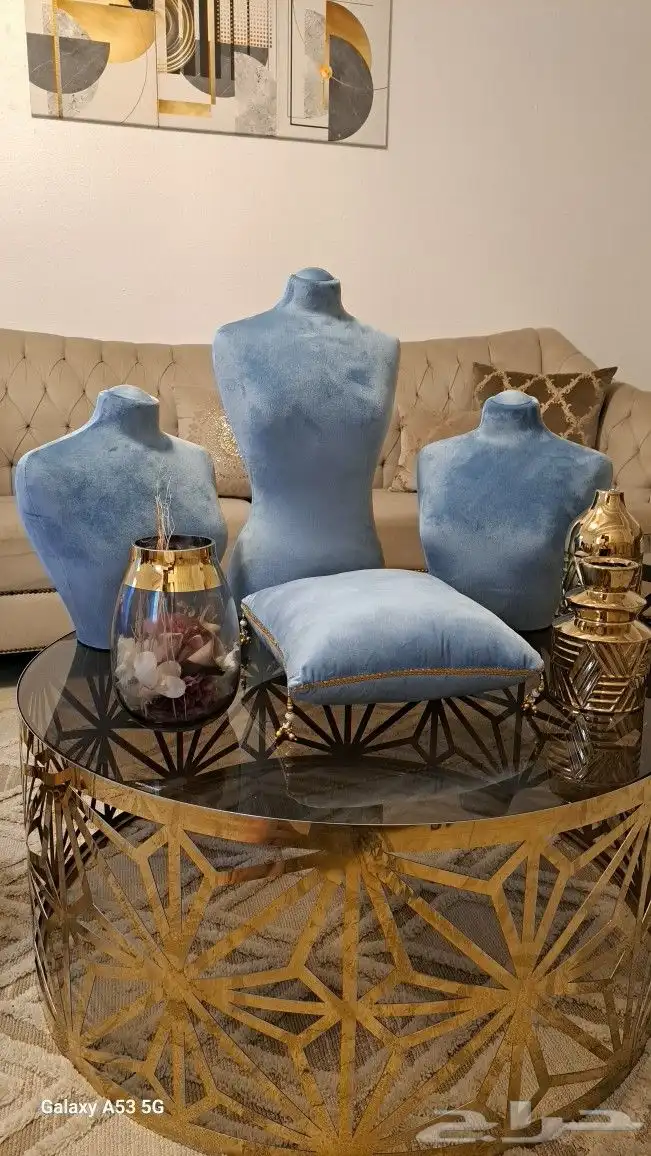 مانيكان نسائي للمجوهرات مع مخده لعرض التاج والذهب الفخم 0