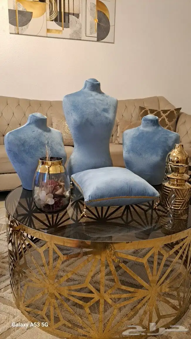 مانيكان نسائي للمجوهرات مع مخده لعرض التاج والذهب الفخم 8