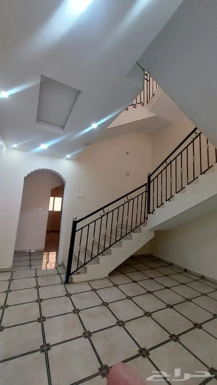 للايجار فيلا درج داخلي بالوادي المربع الاول 5