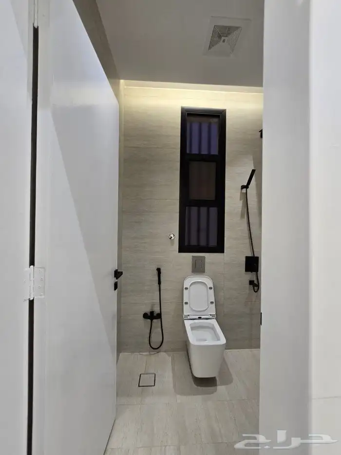 للبيع دور أرضي6غرف في عماره دورين من500ألف حي النسيم بالخميس 18