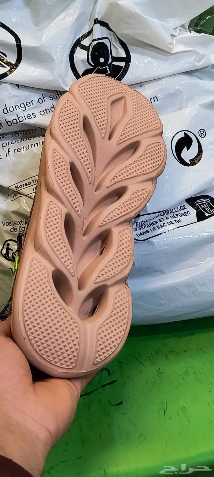 للبيع جديد حذاء مقاس 42 3