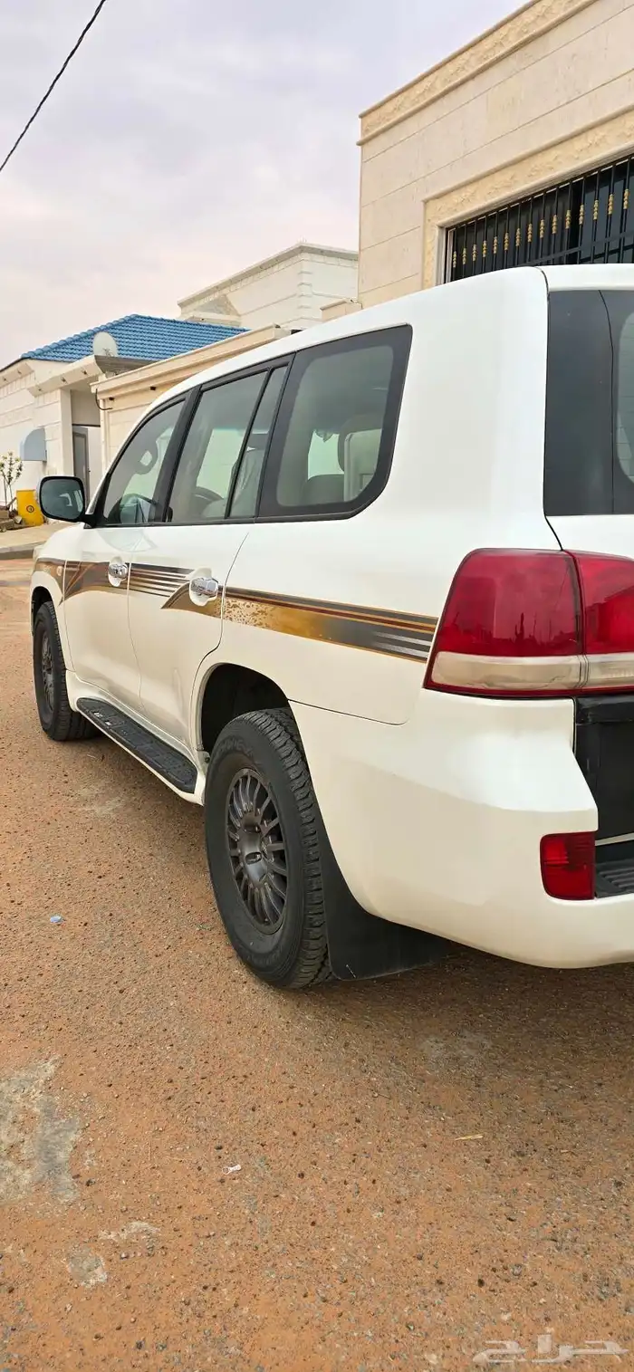 لاندكروزر 2010 3