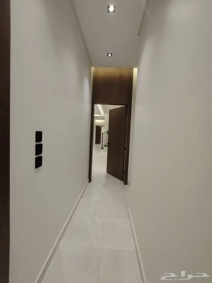 للبيع ارواف وادوار ارضي بحوش واسع بالقرب من ممشي الراقي 34