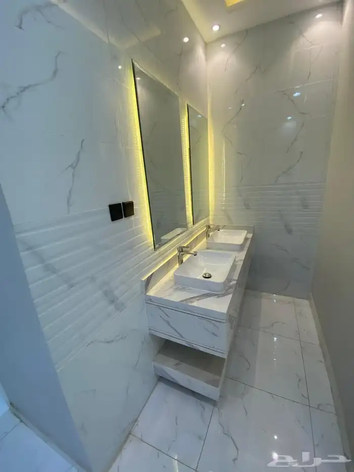 للبيع روف علوي مع ملحق تشطيبات فاخره الموقع خلف مطار ابها 5