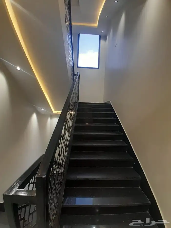 للبيع شقه دور ثاني مع سطح المصعد شغل بالمحاله بسعر 520الف 17