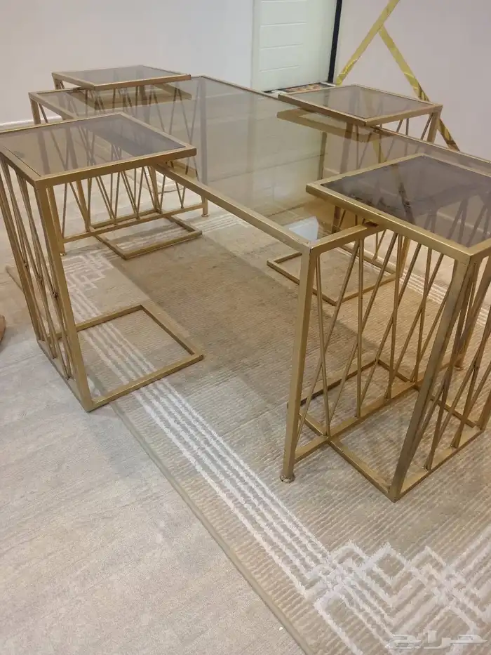 طاولات للبيع 0