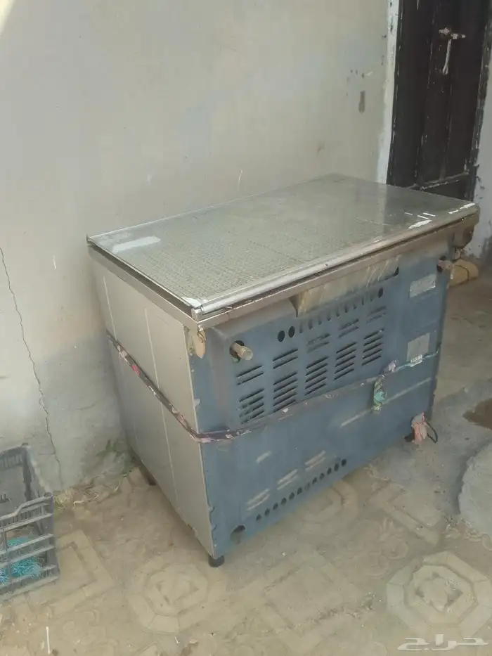 فرن مستعمل نظيف الشوايه اللي تحت من يوم اشتريته مااشتغل 1