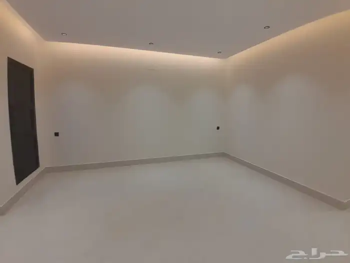 للبيع شقه دور ثاني مع ملحق وسطح مستقل بحي الحسام ب590الف 7