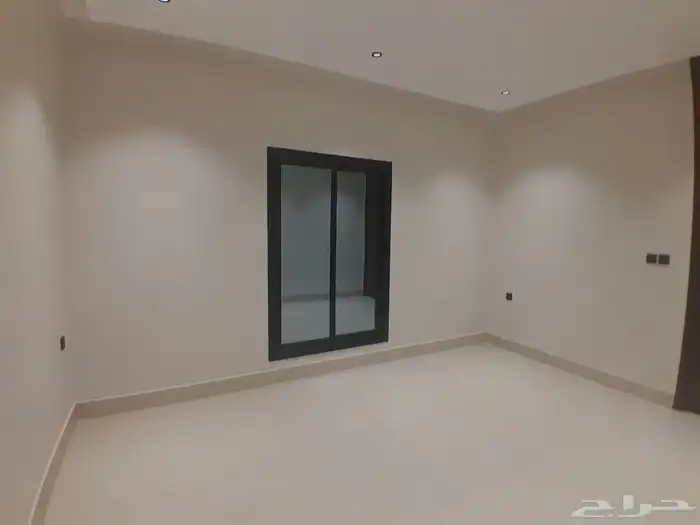 للبيع شقه دور ثاني مع ملحق وسطح مستقل بحي الحسام ب590الف 5