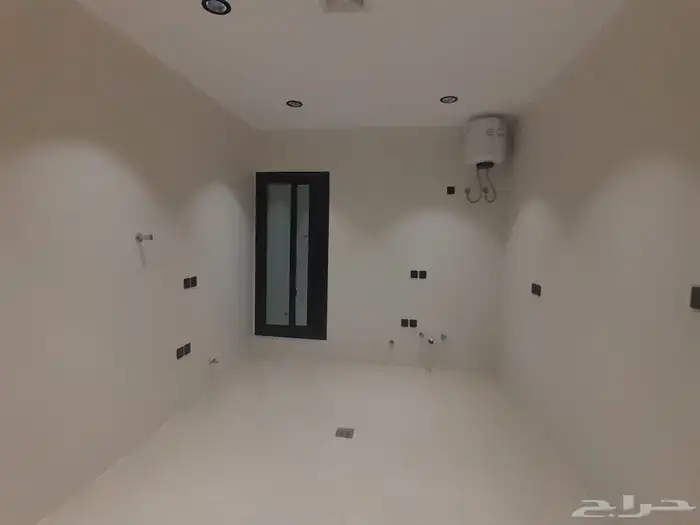 للبيع شقه دور ثاني مع ملحق وسطح مستقل بحي الحسام ب590الف 6