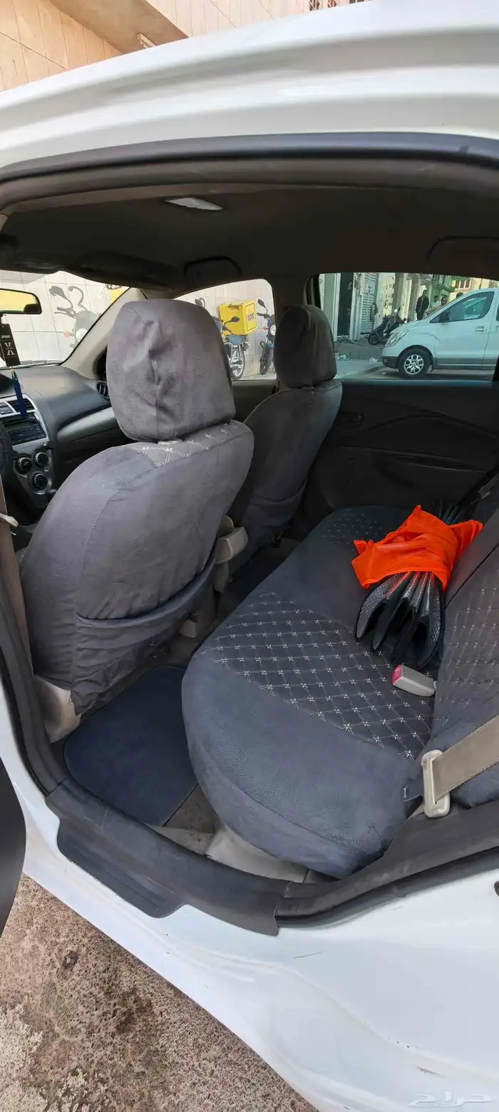 للبيع تويوتا يارس 2012 ابيض قير اوتوماتيك اللون ابيض 9